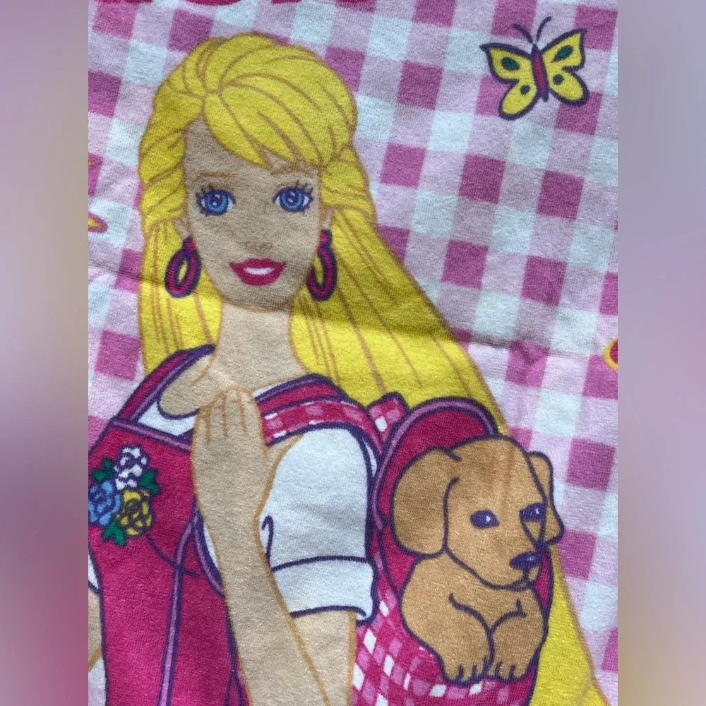 VINTAGE BARBIE BEACH TOWEL.